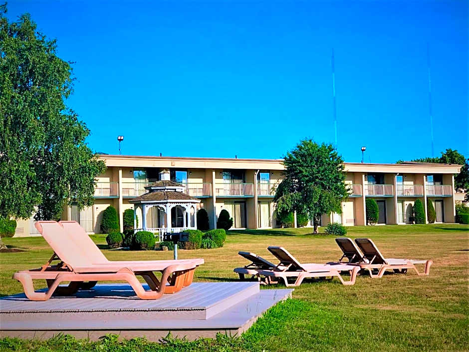 Riverview Inn & Suites