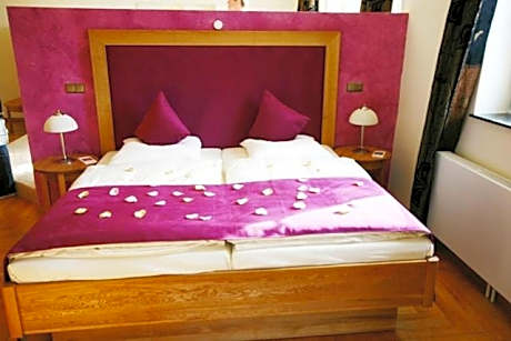 Suite with Whirlpool