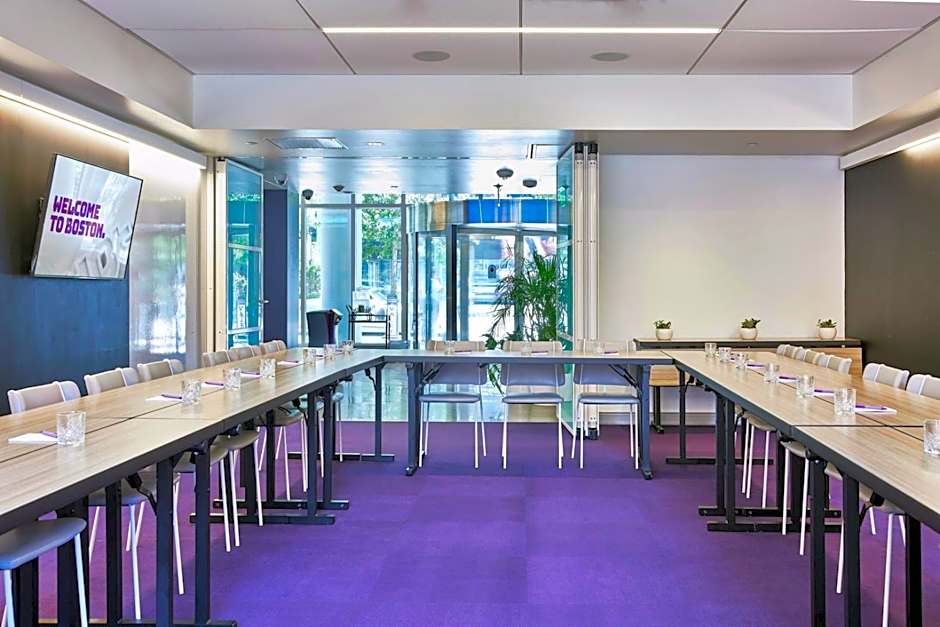 YOTEL Boston