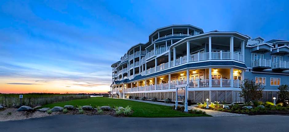 Madison Beach Hotel Curio Collection by Hilton