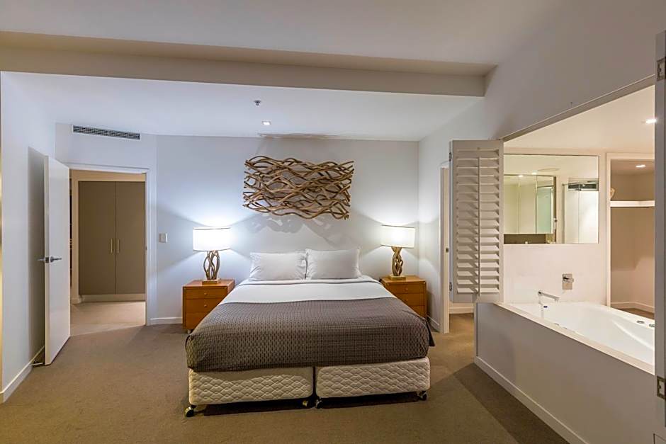 Artique Surfers Paradise - Official