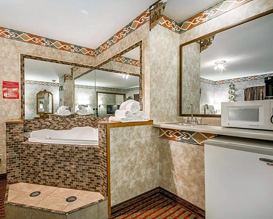 Rodeway Inn & Suites Madison East