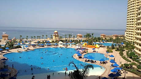 شاليهات اهرامات ابراج بورتو السخنه