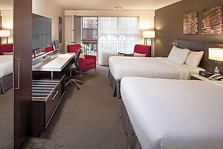 Deluxe poolside, Guest room, 2 Queen, Atrium Building