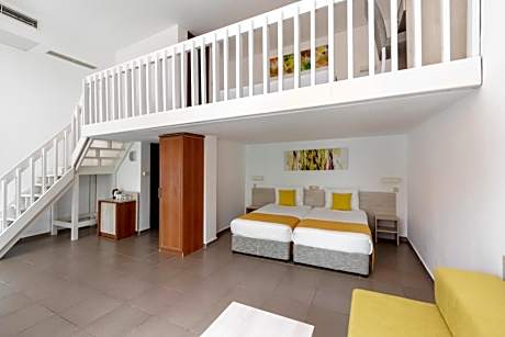 Studio with Garden View