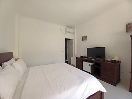 Deluxe Double with Pool Access