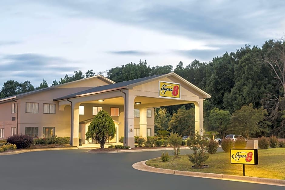 Super 8 by Wyndham Montgomery I-65