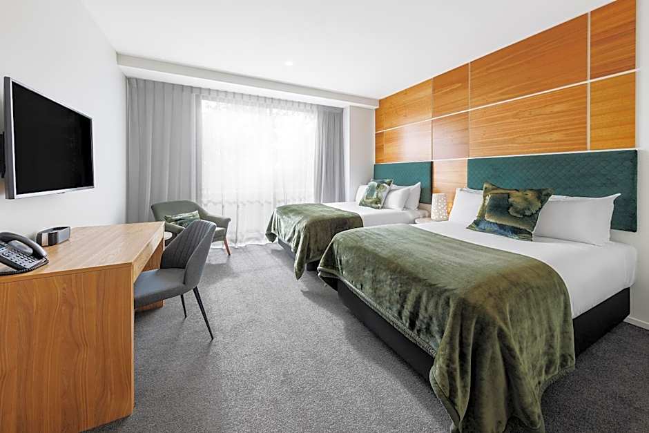 Hidden Lake Hotel & Apartments