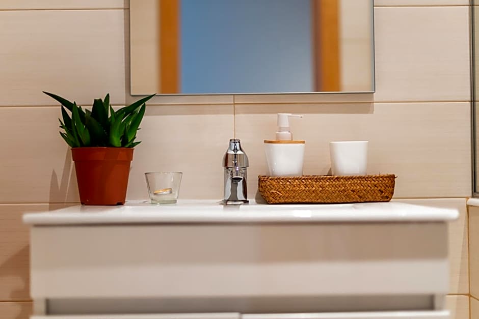 Peach Hostel & Suites