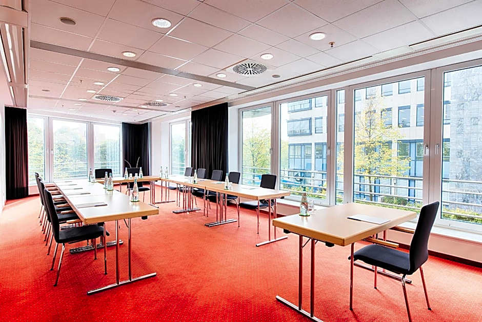 voco Dusseldorf Seestern By IHG