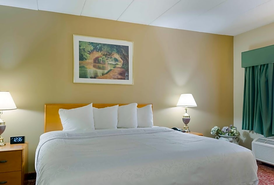 All Seasons Inn & Suites