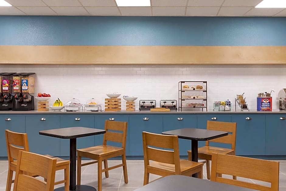 Country Inn & Suites by Radisson, North Little Rock, AR