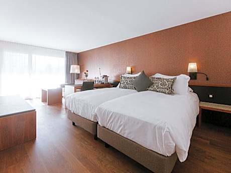 Modern, air-conditioned Junior Suite with balcony