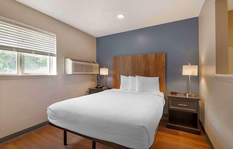 Extended Stay America Suites - Charlotte - University Place - E. McCullough Dr.