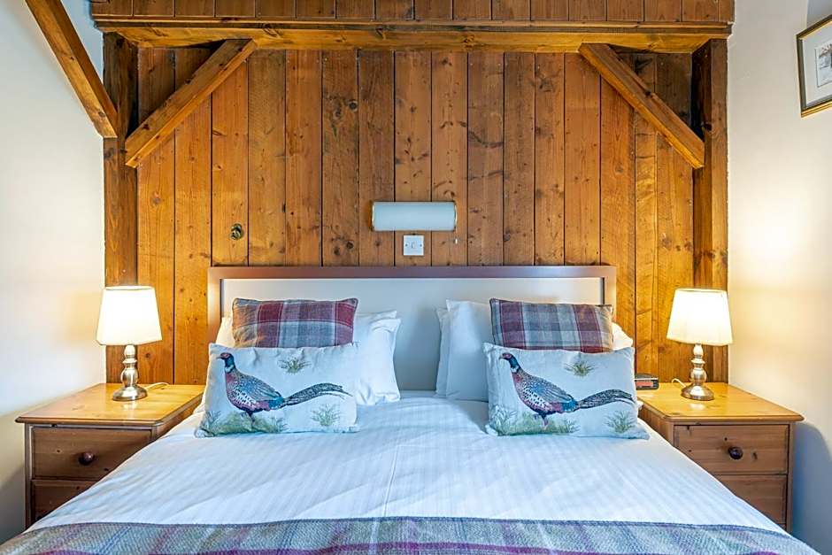 The Fox & Hounds Inn & Camping Pods