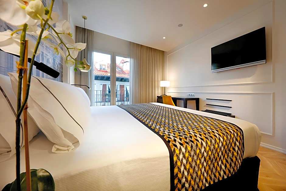 Photo 1 of 5 of Double Room
