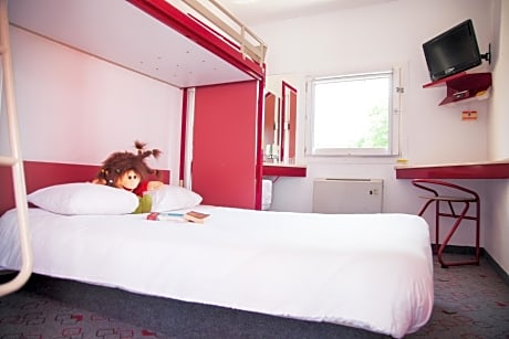 Double Room with Bunk Bed and Shared Bathroom