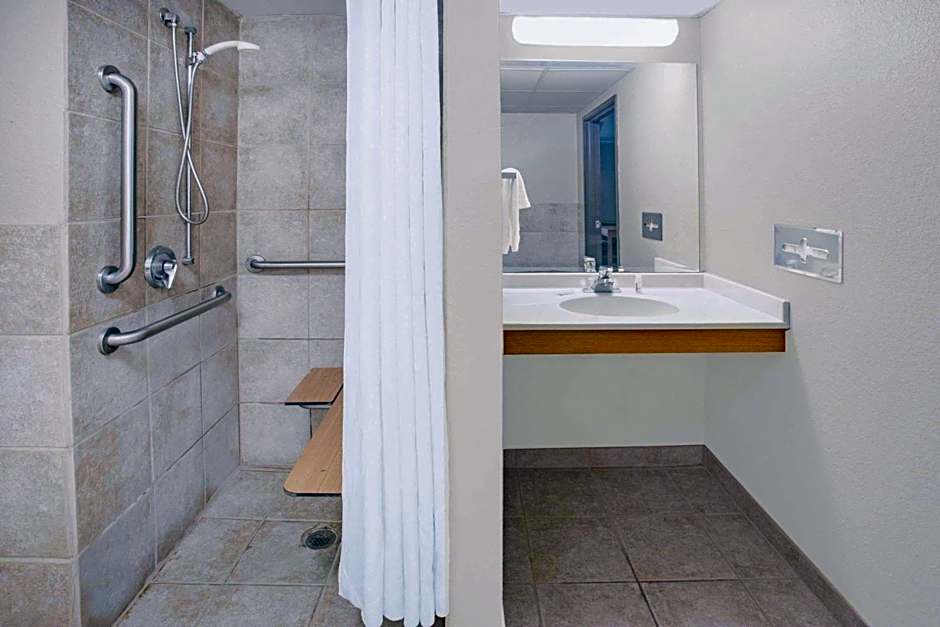 Super 8 by Wyndham Davenport