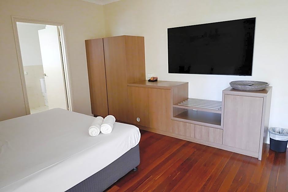 The Australian Hotel Motel