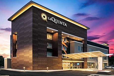 La Quinta by Wyndham McDonough