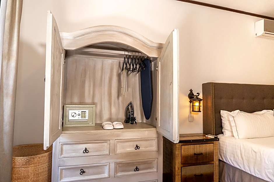 Casa de Adobe Gallery & Luxury Boutique