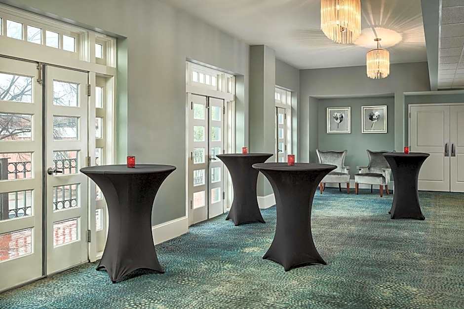 Redmont Hotel Birmingham, Curio Collection by Hilton