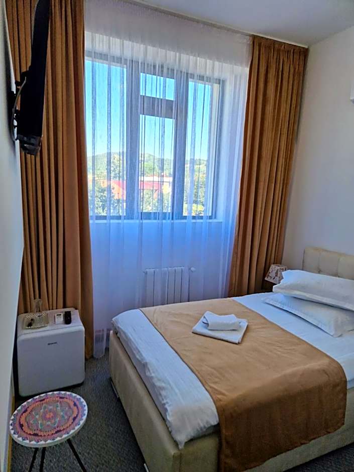 Photo 1 of 10 of Single Room