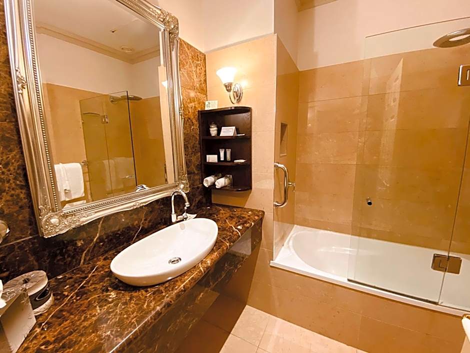 Royal Albert Apartments Hotel