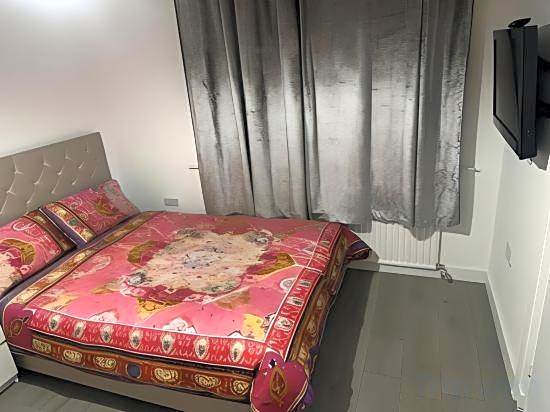 Stay Inn Aberdeen, Ferry terminal