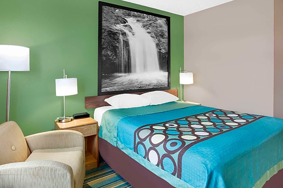 Super 8 by Wyndham Beaver Dam