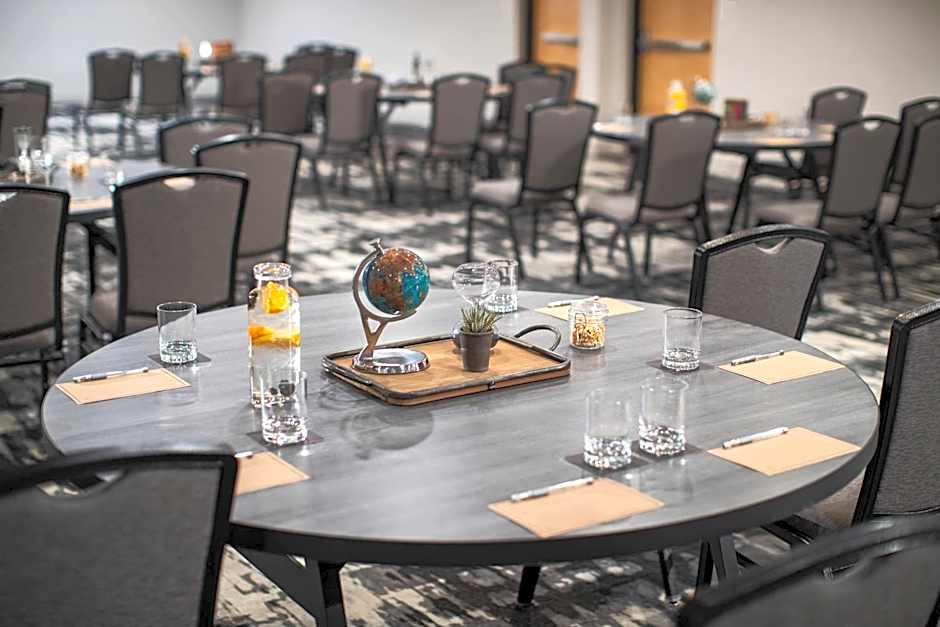 Renaissance by Marriott Minneapolis Bloomington Hotel