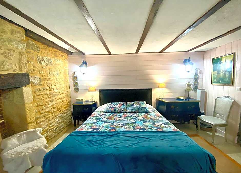La Clef des Songes - Maison d'Hôtes au Calme, au Coeur de Sarlat, 2 minutes à pied de la Cité Médiévale - Climatisation - Petits Déjeuners fait Maison - Parking gratuit - Option Spa et Massages - Piscine de Saison à 400m