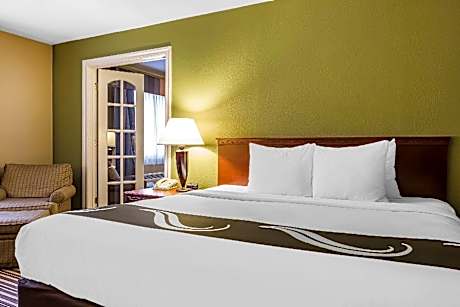 Suite with King Bed and Queen Bed - Non-Smoking