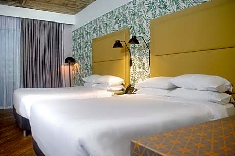 2 Double Beds