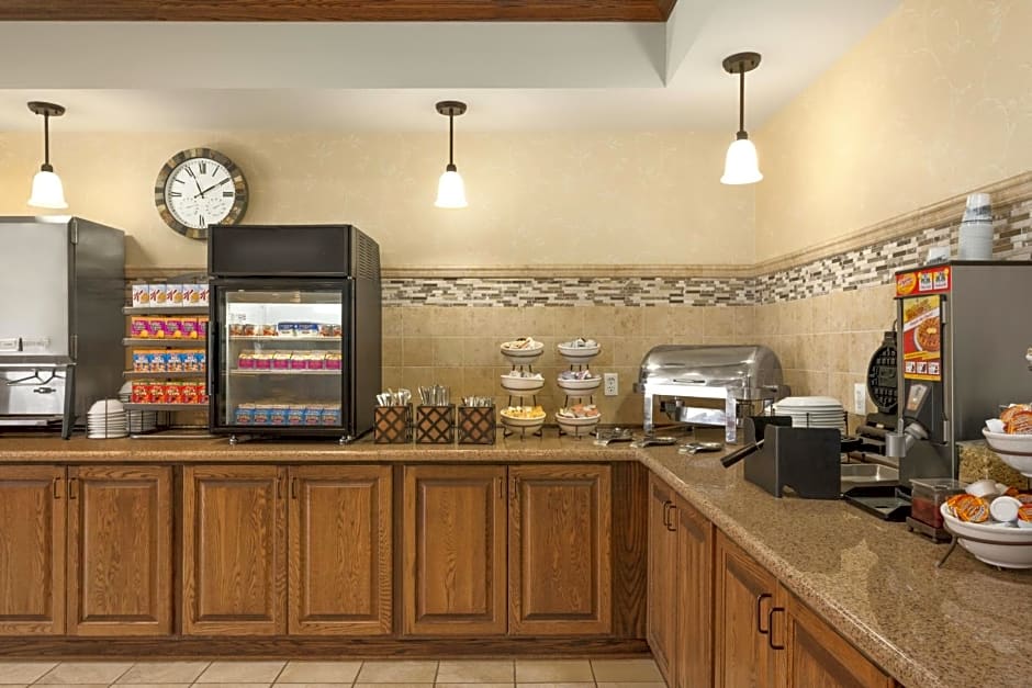 Country Inn & Suites by Radisson, Minot, ND