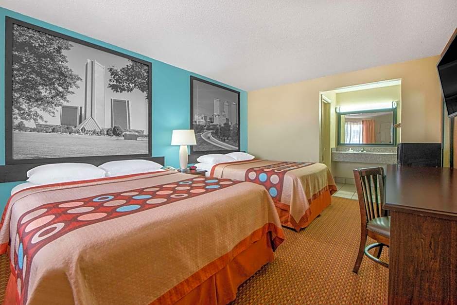 Super 8 by Wyndham Tulsa