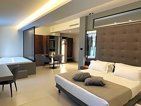 Superior King Suite with Jacuzzi and Balcony - Non-Smoking