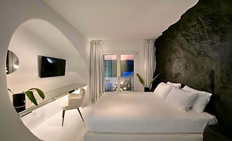 Horizon Deluxe Suite with Sea View