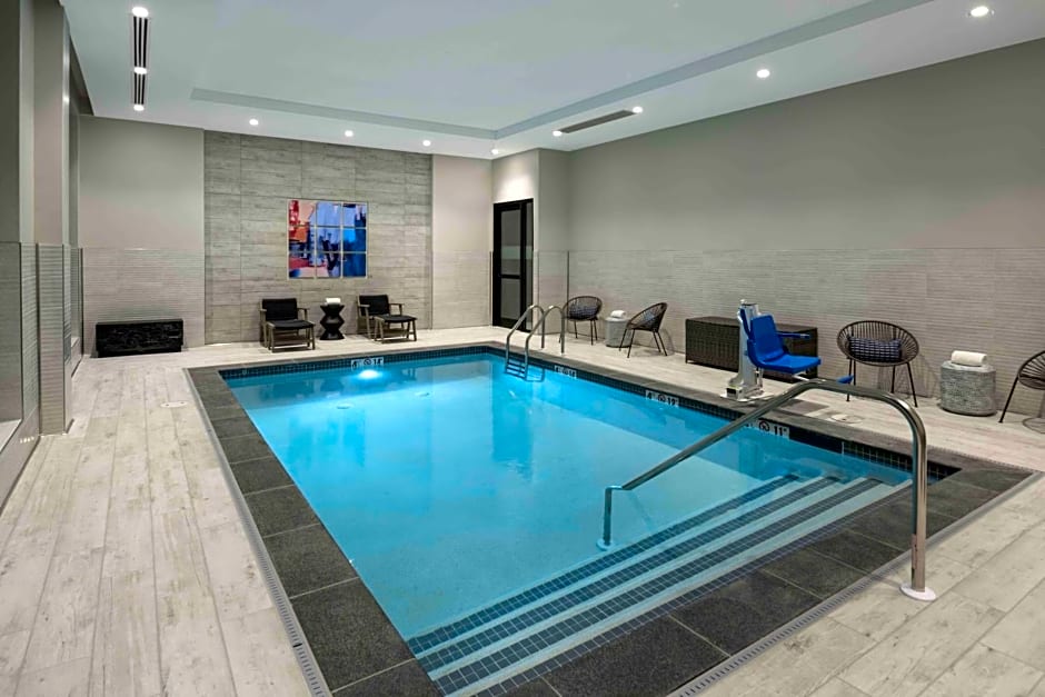 Holiday Inn Express Boston Logan Airport - Revere By IHG