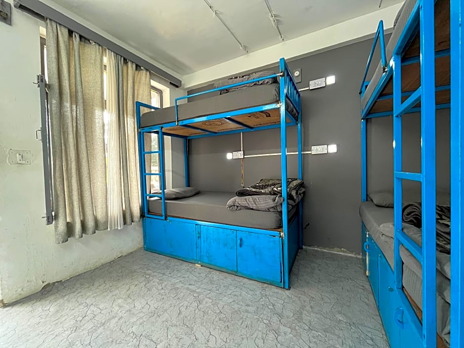 Young Monk Hostel & Cafe Manali