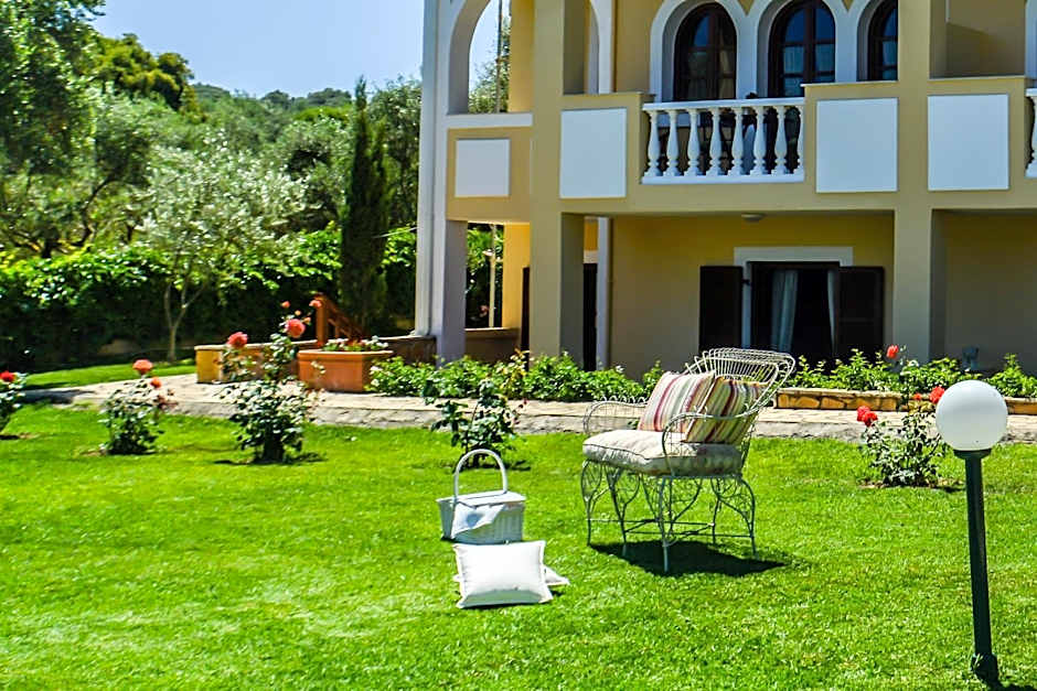 Amboula Beach Apartments