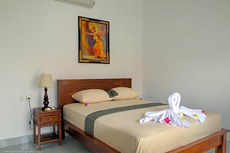 DeIndra Nusa Inn