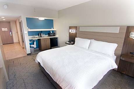 Standard King Room with Mobility Accessible Roll-In Shower