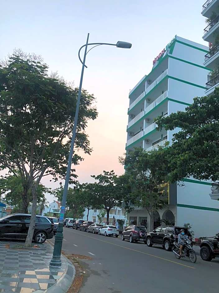 MOON HOTEL