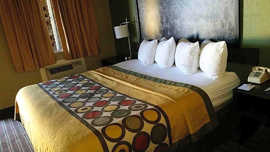 Super 8 by Wyndham Denver Central