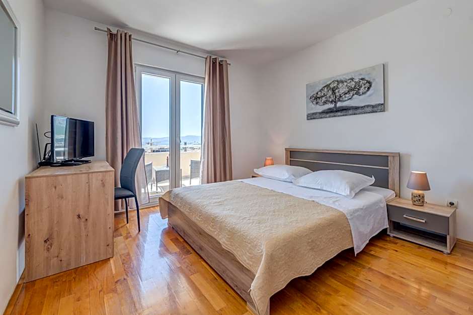 Apartment Renata + PRIVATE swimming pool in SPLIT