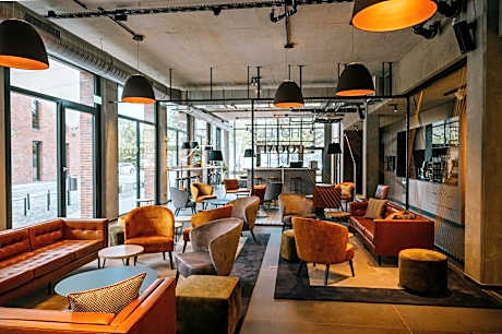 LOOM Hotel & Skybar