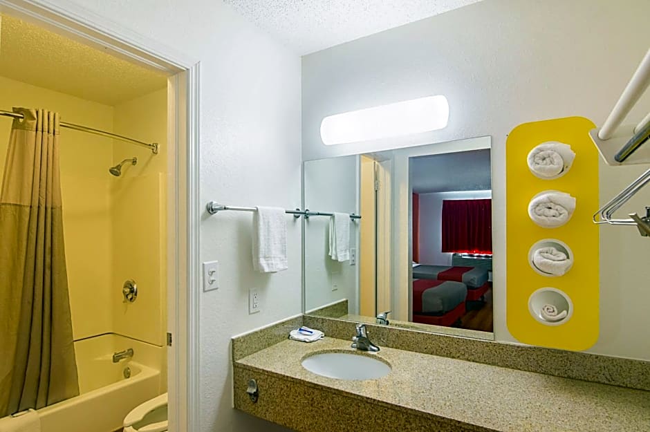 Motel 6-Lawton, OK