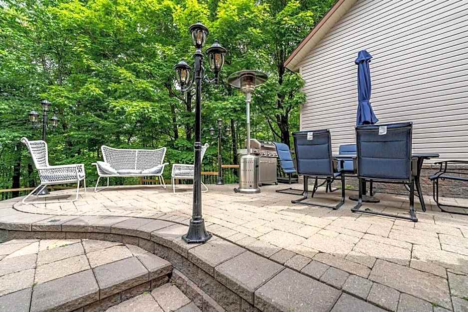 Chalet Mont Cascades w/ Spa & Fibre Optic Internet