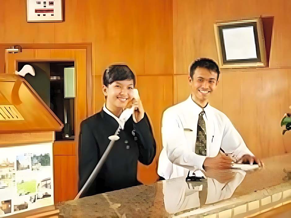 OYO 742 Mona Plaza Hotel